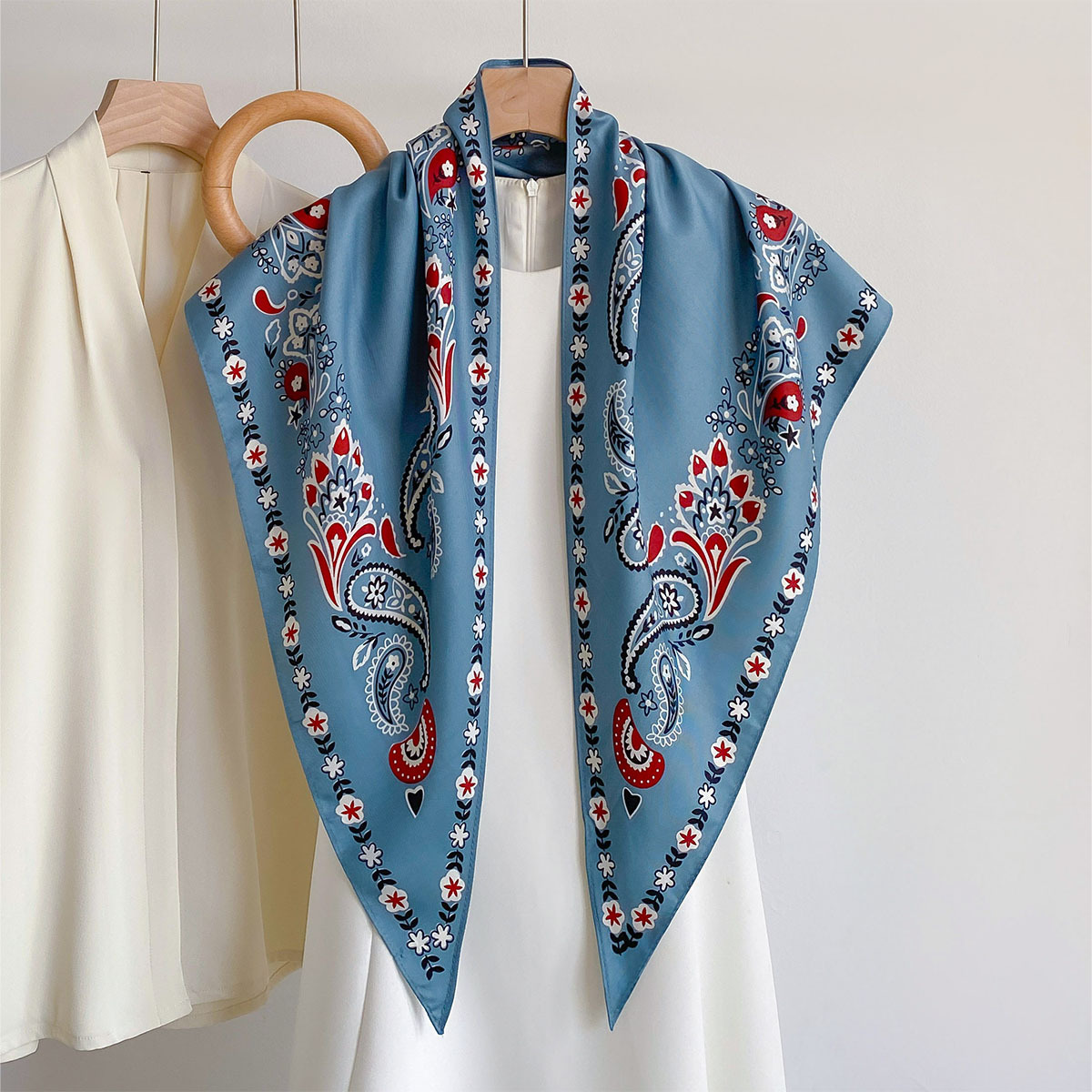 Изысканный новый атласный треу – обзор и цена Face Scarf Mask